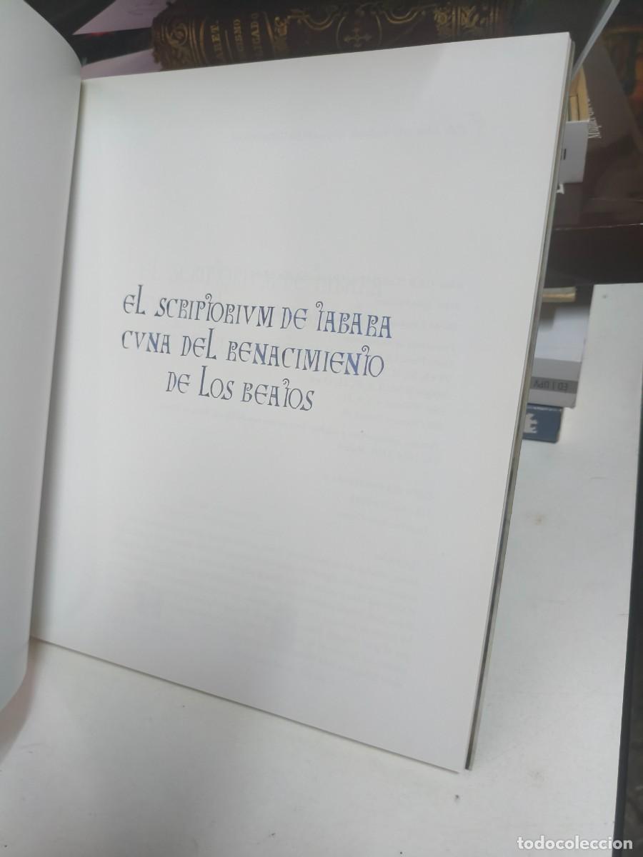 Libros de segunda mano: El scriptorium de Tabara cuna del Renacimiento de los Beatos - John Williams. Dedicatoria aut&oacute;grafa - Foto 3