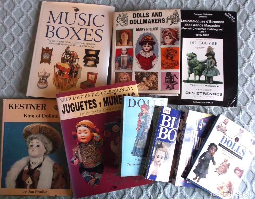 Libros de segunda mano: Lote de nueve libros de mu&ntilde;ecas y juguetes antiguos