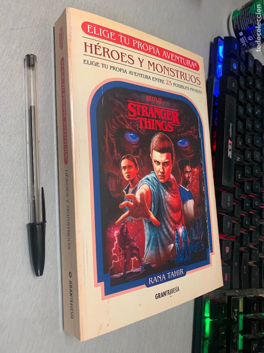 Libros de segunda mano: STRANGER THINGS: H&Eacute;ROES Y MONSTRUOS / ELIGE TU PROPIA AVENTURA / RANA TAHIR / GRAN TRAVES&Iacute;A 2026