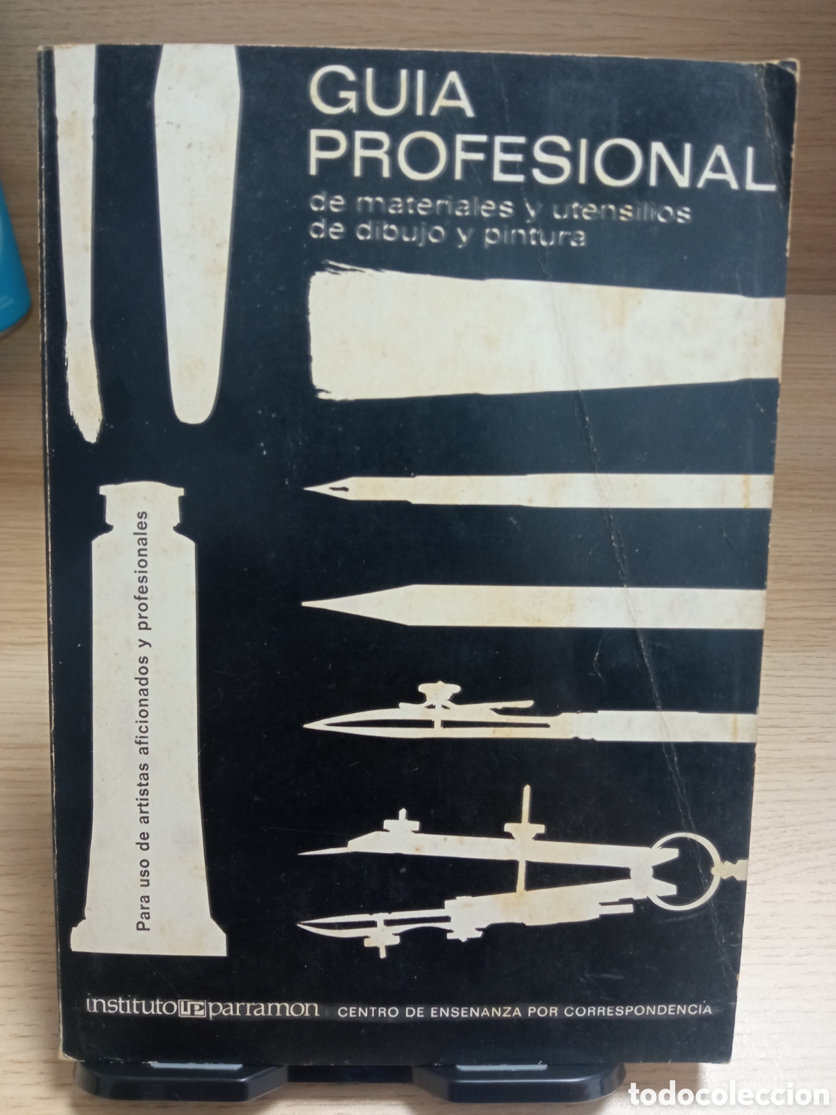 Libros de segunda mano: Gu&iacute;a profesional de materiales y utensilios de dibujo y pintura / Parram&oacute;n / Cat&aacute;logo vintage 1969