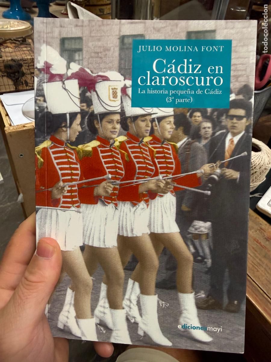 Libros de segunda mano: LIBRO CADIZ EN CLAROSCURO - 275 PAG