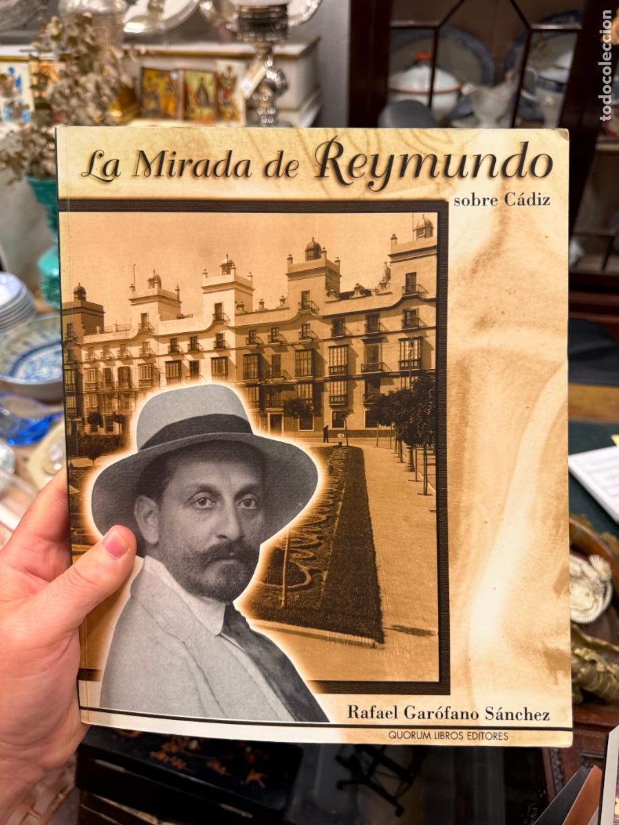 Libros de segunda mano: LIBRO LA MIRADA DE REYMUNDO SOBRE CADIZ - 234 PAG
