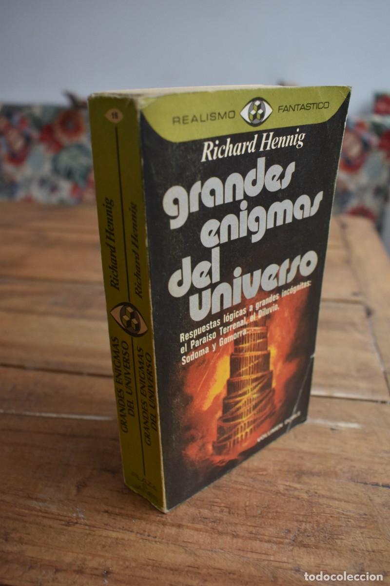 Libros de segunda mano: GRANDES ENIGMAS DEL UNIVERSO. Richard Henning. Realismo Fant&aacute;stico 16. Plaza & Janes 1976