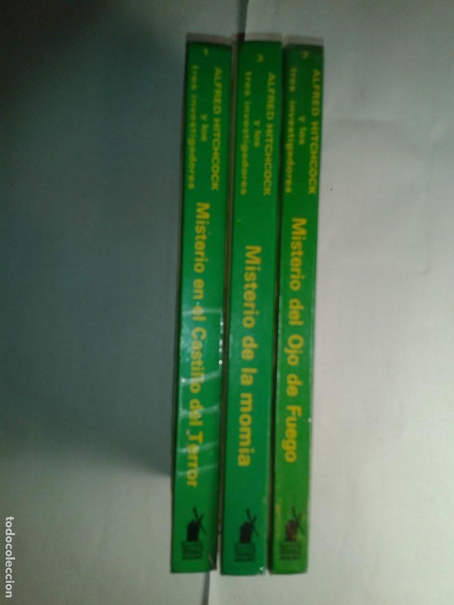 Libri di seconda mano: LOTE LOS TRES INVESTIGADORES 1, 3 y 7 1968 ALFRED HITCHOCK 1&ordf; EDICI&Oacute;N MOLINO
