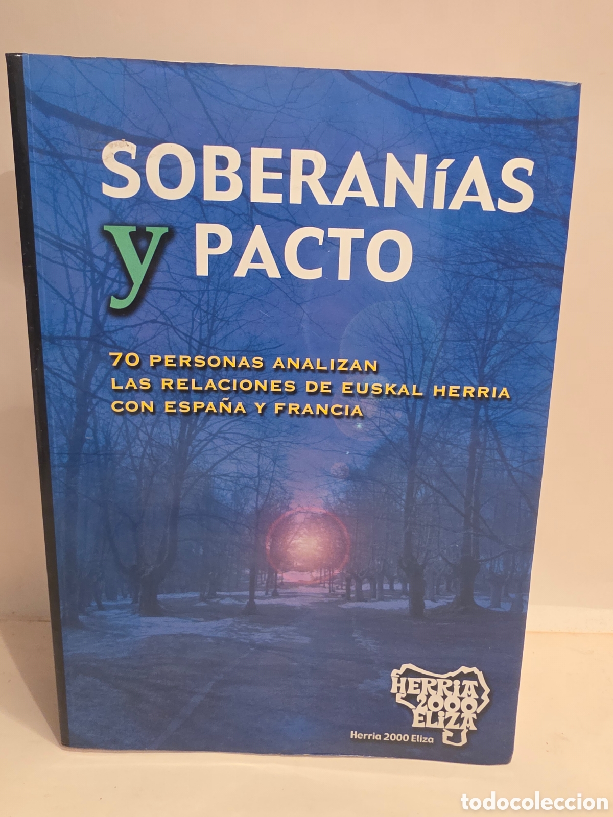 Gebrauchte B&uuml;cher: SOBERANIAS Y PACTO. 70 PERSONAS ANALIZAN LAS RELACIONES DE EUSKAL HERRIA CON ESPA&Ntilde;A Y FRANCIA.