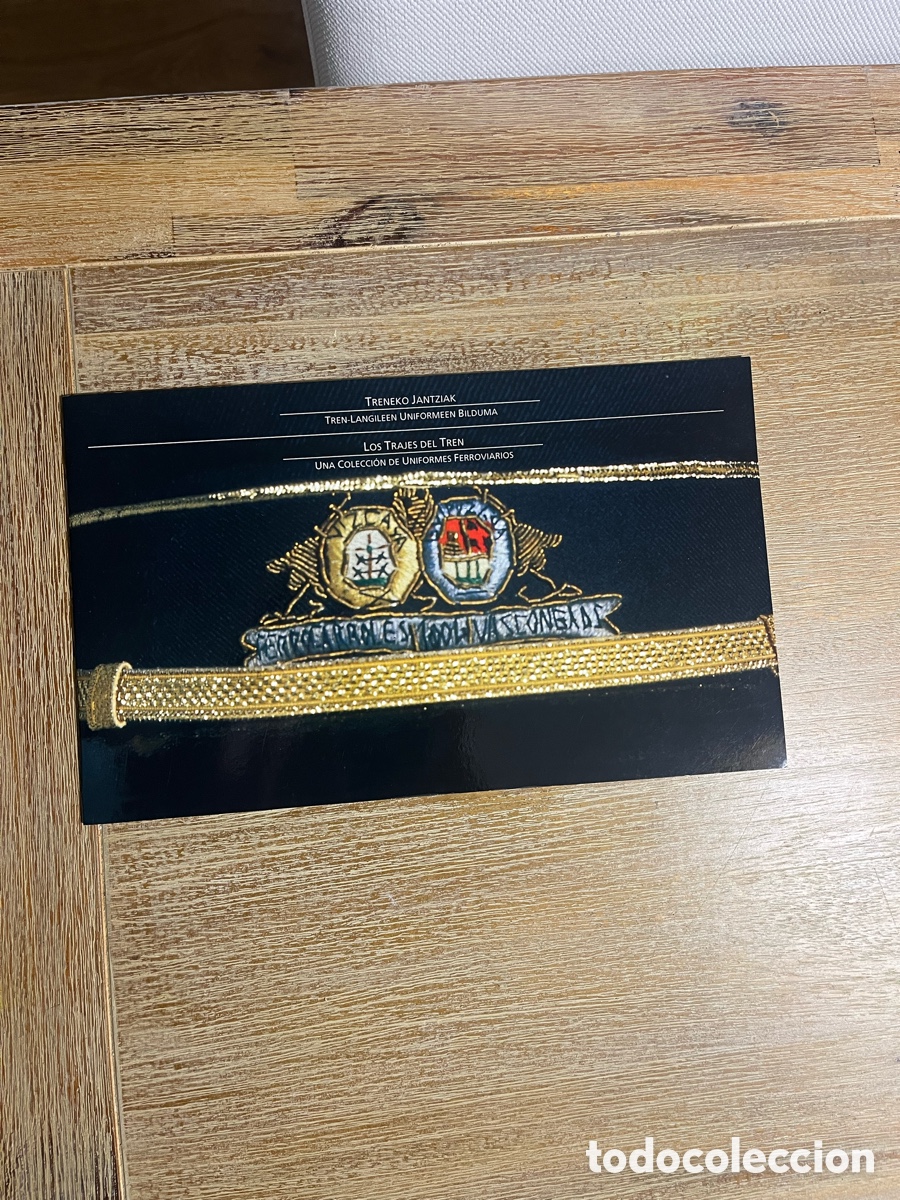 Libros de segunda mano: Los trajes del tren una colecci&oacute;n de uniformes ferroviarios