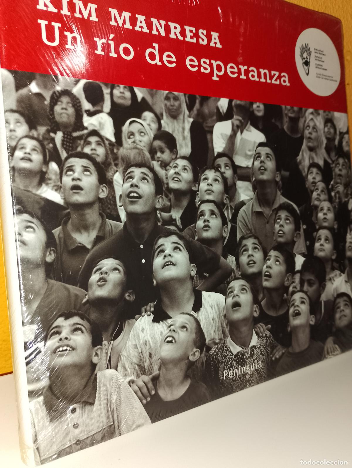 Libros de segunda mano: Kim Manresa Un r&iacute;o de Esperanza. Nuevo. Precintado. Fotograf&iacute;a