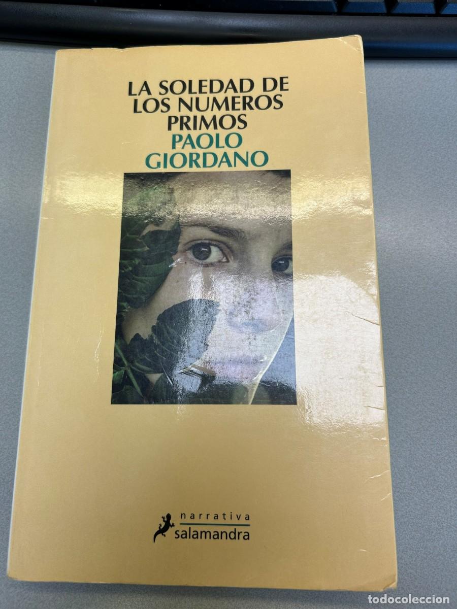 Libros de segunda mano: Libro T&iacute;tulo: La Soledad de los N&uacute;meros Primos. Paolo Giordano. Editorial Salamandra. - Foto 1