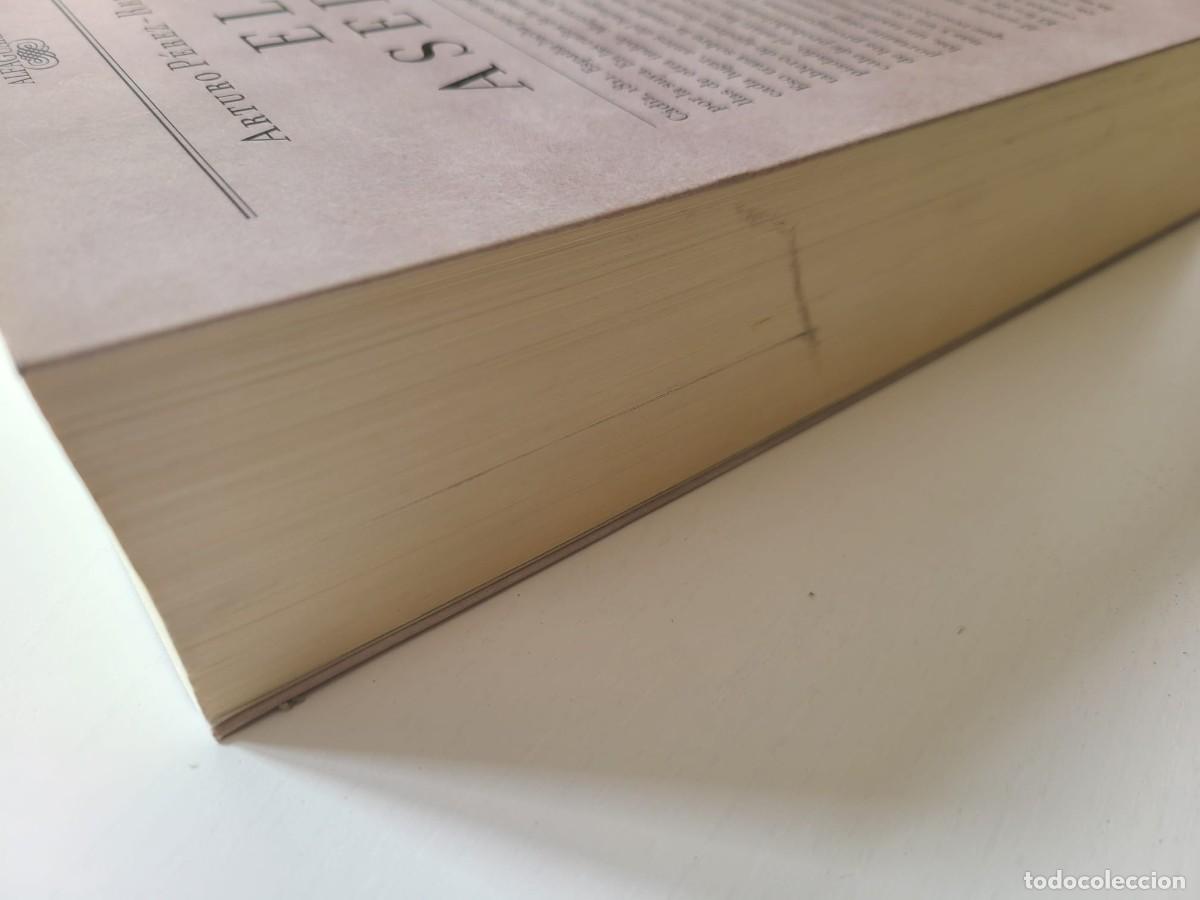 Libros de segunda mano: El asedio Arturo P&eacute;rez Reverte - Foto 3