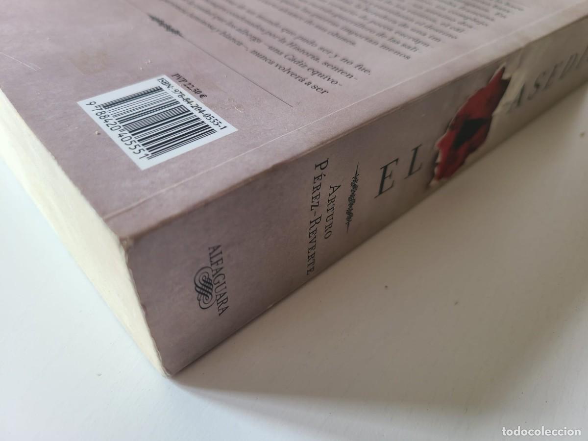 Libros de segunda mano: El asedio Arturo P&eacute;rez Reverte - Foto 4