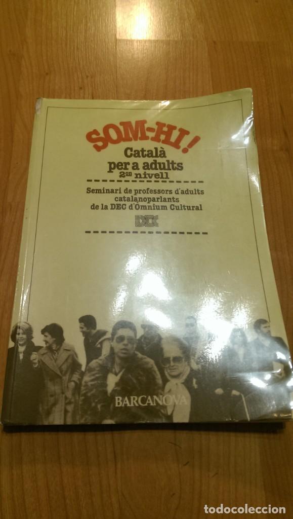 Libros de segunda mano: SOM-HI. CATAL&Agrave; PER ADULTS - Foto 1