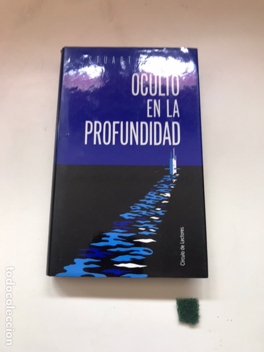 Libros de segunda mano: OCULTO EN LA PROFUNDIDAD - Foto 1