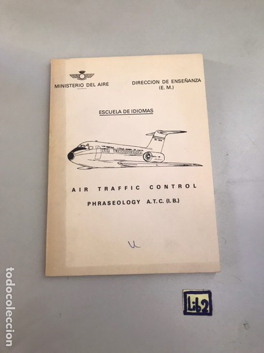 Libros de segunda mano: AIR TR&Aacute;FFIC CONTROL - PHRASEOLOGY A.T.C (I.B) - Foto 1