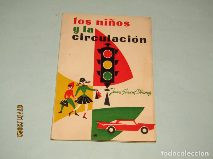 Livros em segunda m&atilde;o: Antiguo Libro de Escuela LOS NI&Ntilde;OS Y LA CIRCULACI&Oacute;N