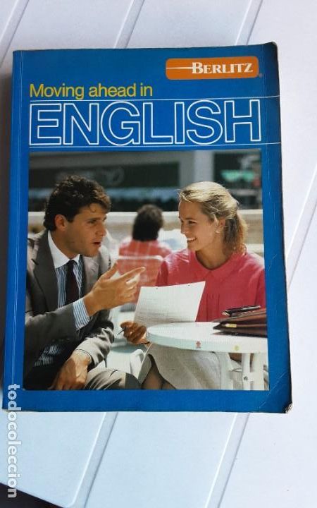 Libros de segunda mano: MOVING AHEAD IN ENGLISH. STUDENTS BOOK - BERLITZ - Foto 1