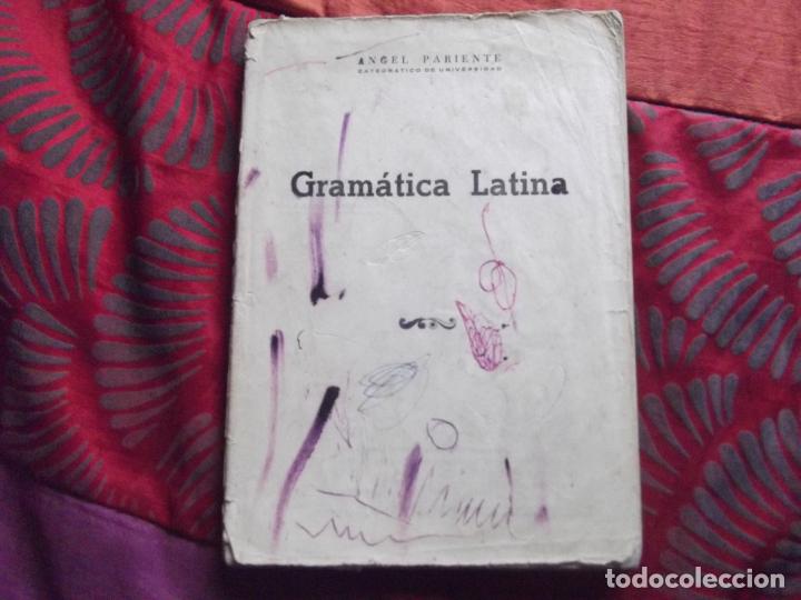 Libros de segunda mano: ANGEL PARIENTE-GRAMATICA LATINA-1964-157 PAGINAS-220X160MM