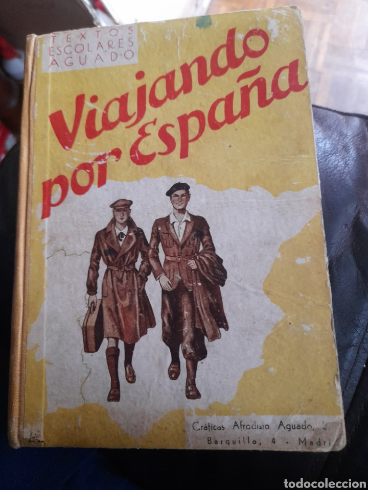 Libros de segunda mano: Viajando por Espa&ntilde;a, antiguo libro escolar - Foto 1