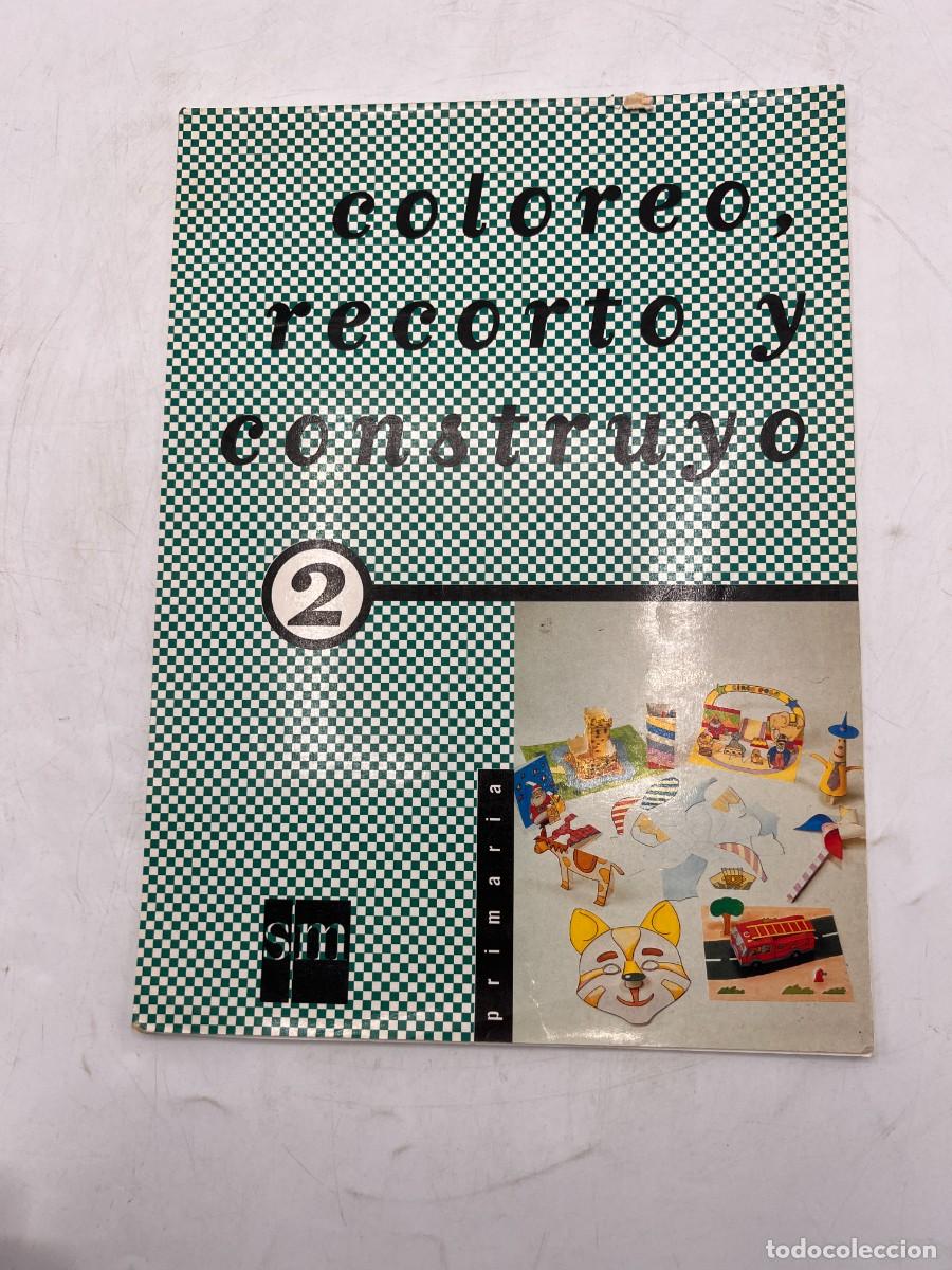 Libros de segunda mano: COLOREO, RECORTO Y CONSTRUYO. N&ordm; 2. EDICIONES SM. PRIMARIA. MADRID, 2001. - Foto 1