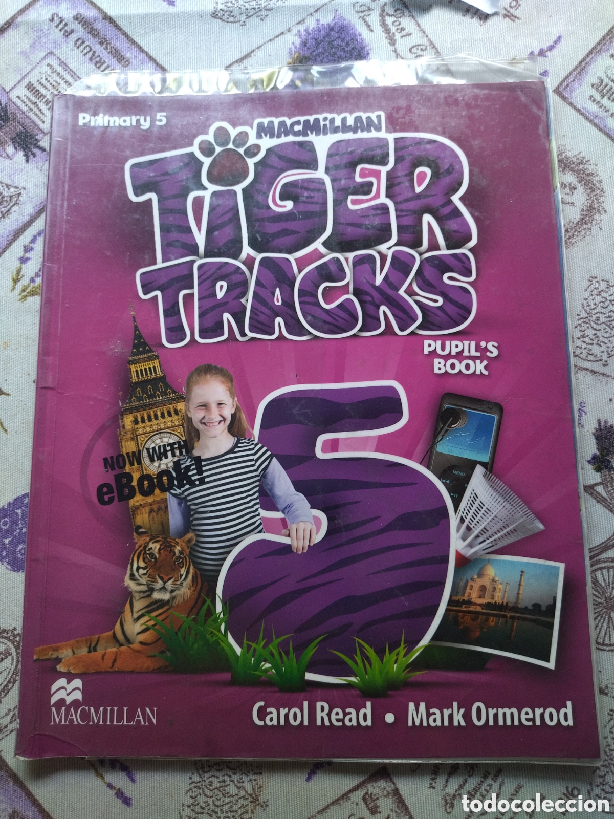 Libros de segunda mano: Libro de ingl&eacute;s Tiger Tracks. Primary 5. MacMillan - Foto 1