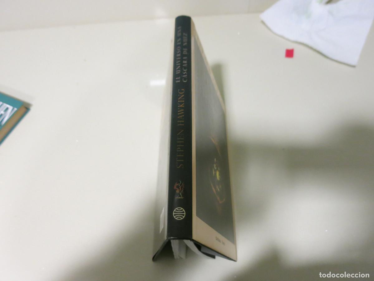 Libros de segunda mano: LIBRO EL UNIVERSO EN UNA CASCARA DE NUEZ STEPHEN HAWKING UNIVERSO - Foto 2