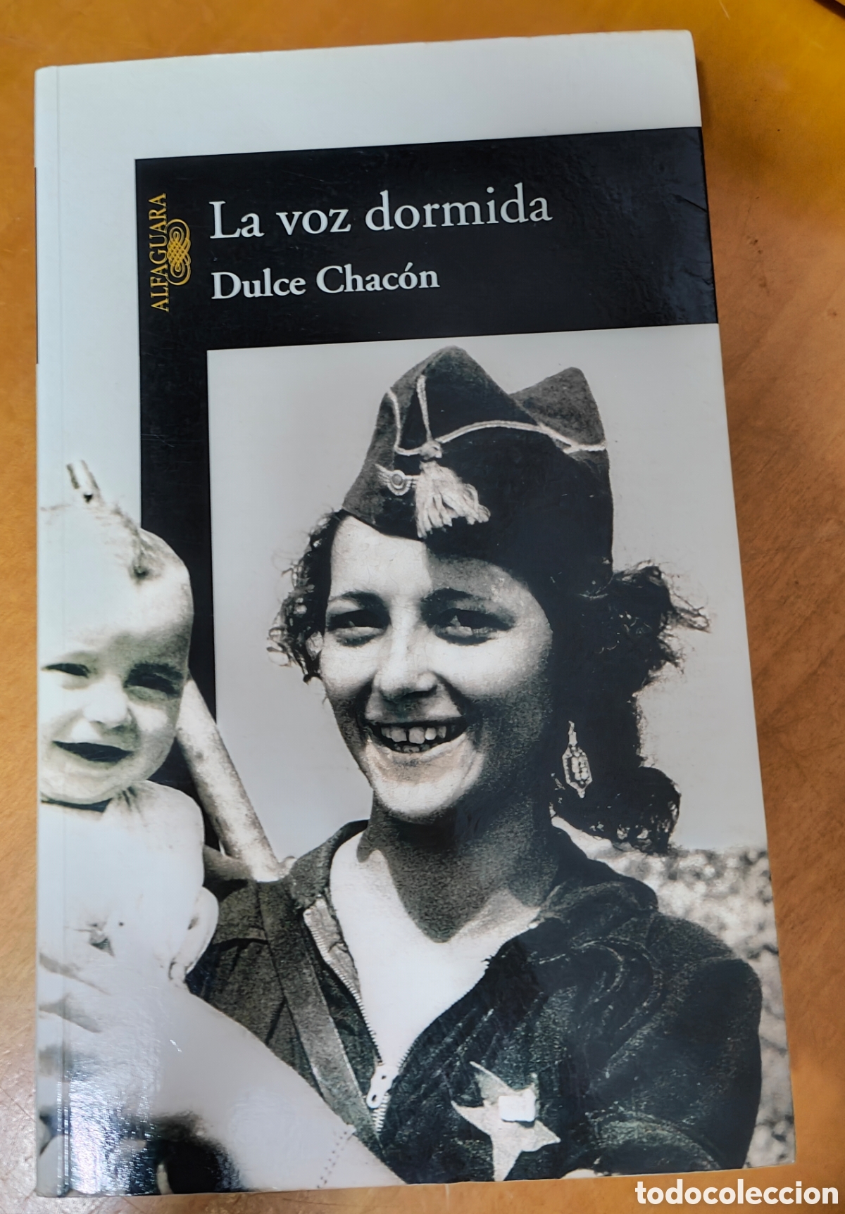 Libros de segunda mano: La voz dormida -Dulce Chacon - Foto 1