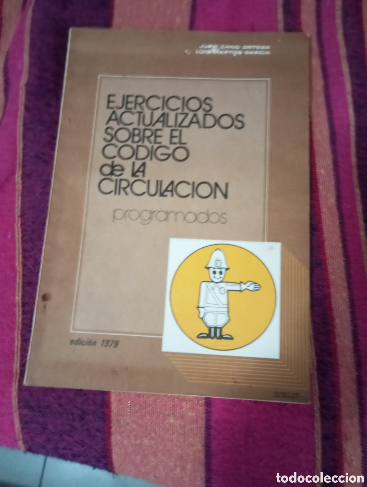 Libros de segunda mano: Ejercicios actualizados sobre el c&oacute;digo de la circulaci&oacute;n programados edici&oacute;n 1979 - Foto 1