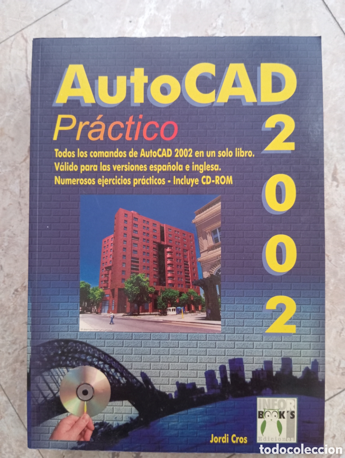 Libros de segunda mano: AUTOCAD 2002 CON CD - JORDI CROS - Foto 1
