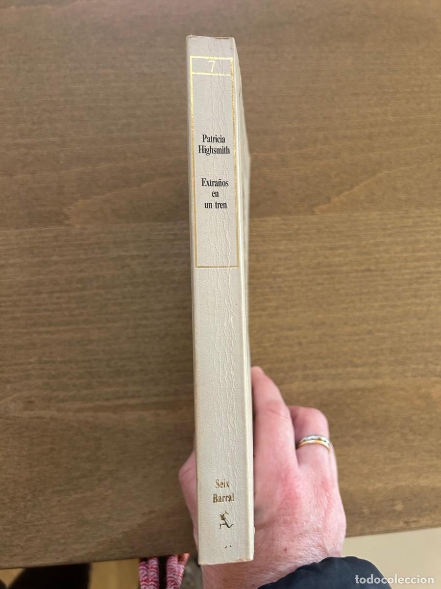 Libros de segunda mano: EXTRA&Ntilde;OS EN UN TREN. PATRICIA HIGHSMITH - Foto 2