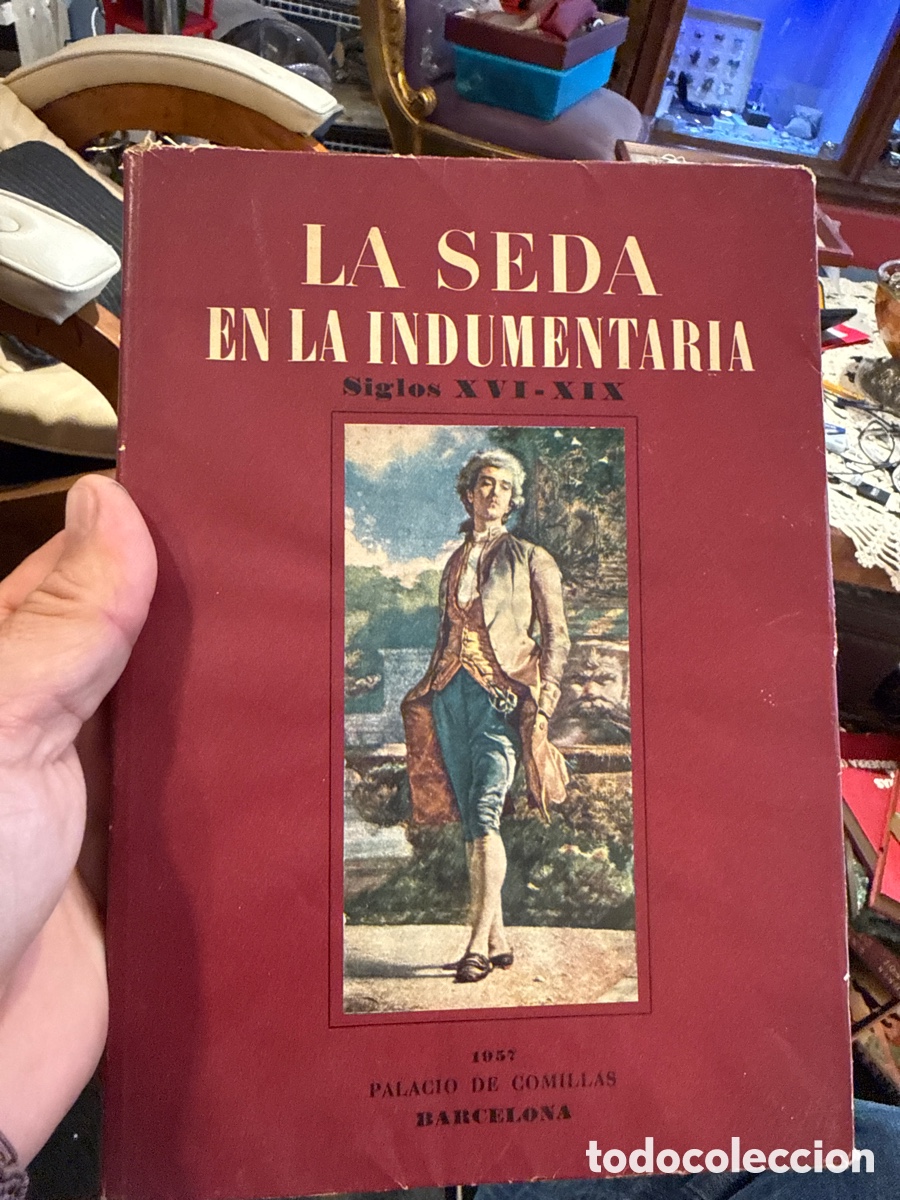 Libros de segunda mano: La seda en la indumentaria Siglos XVI-XIX. Coleccion Rocamora Exposicion