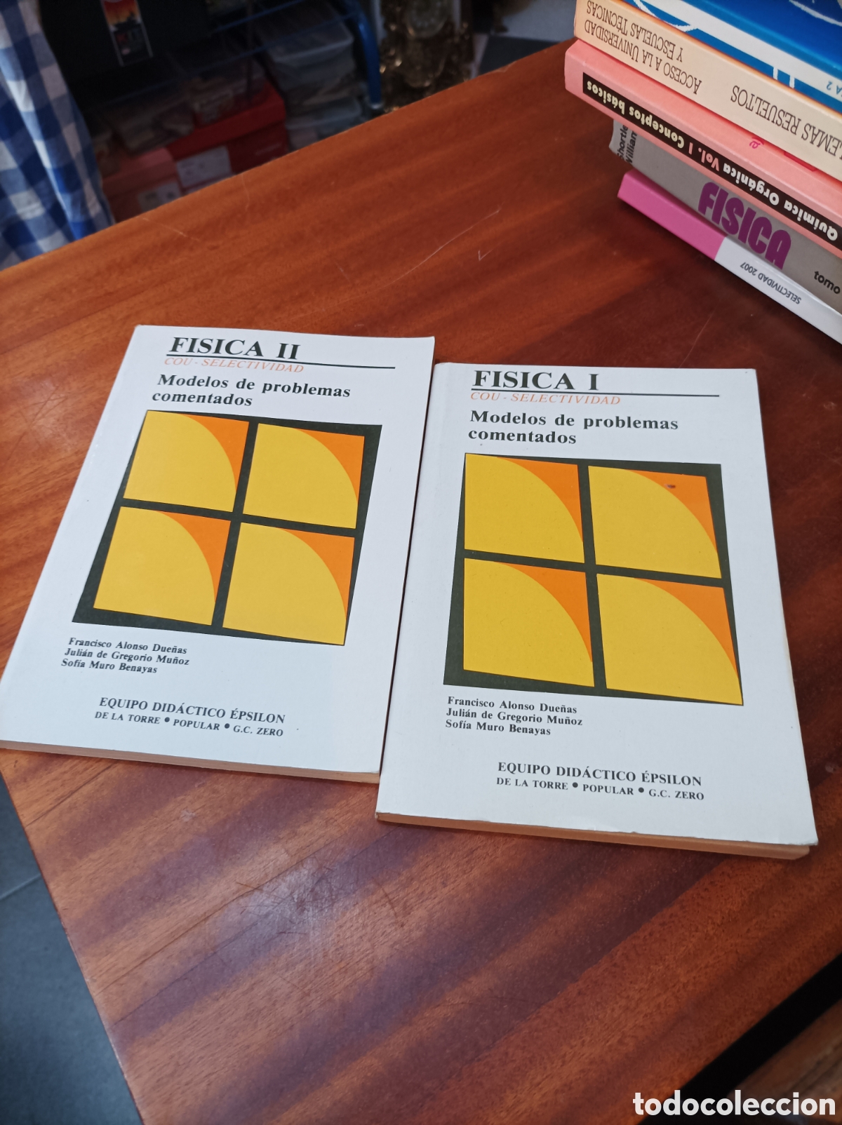 Libros de segunda mano: FISICA I ,II COU-SELECTIVIDAD.MODELO DE PROBLEMAS COMENTADOS.