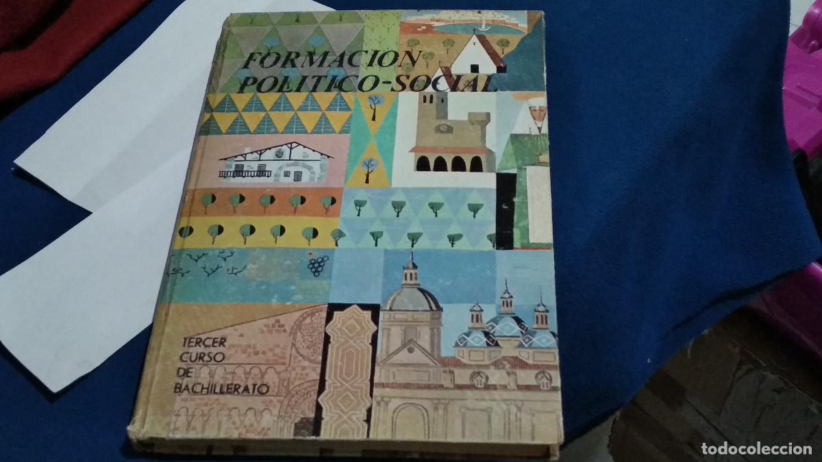 Libros de segunda mano: Formaci&oacute;n pol&iacute;tico social tercer curso de bachillerato 1966 SECCI&Oacute;N FEMENINA DE FET Y DE LAS JONS