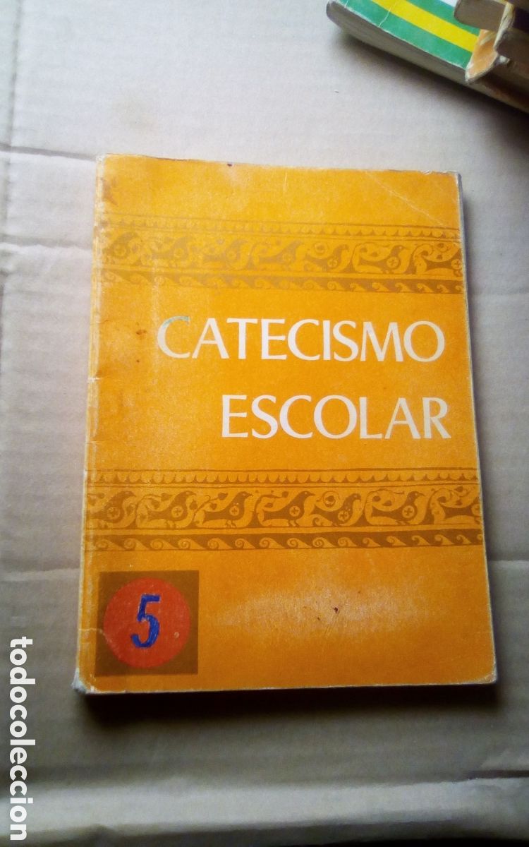 Libros de segunda mano: Catecismo escolar, 5&deg; E. G. B.. A&ntilde;o 1974. Se&ntilde;ales normales de uso.