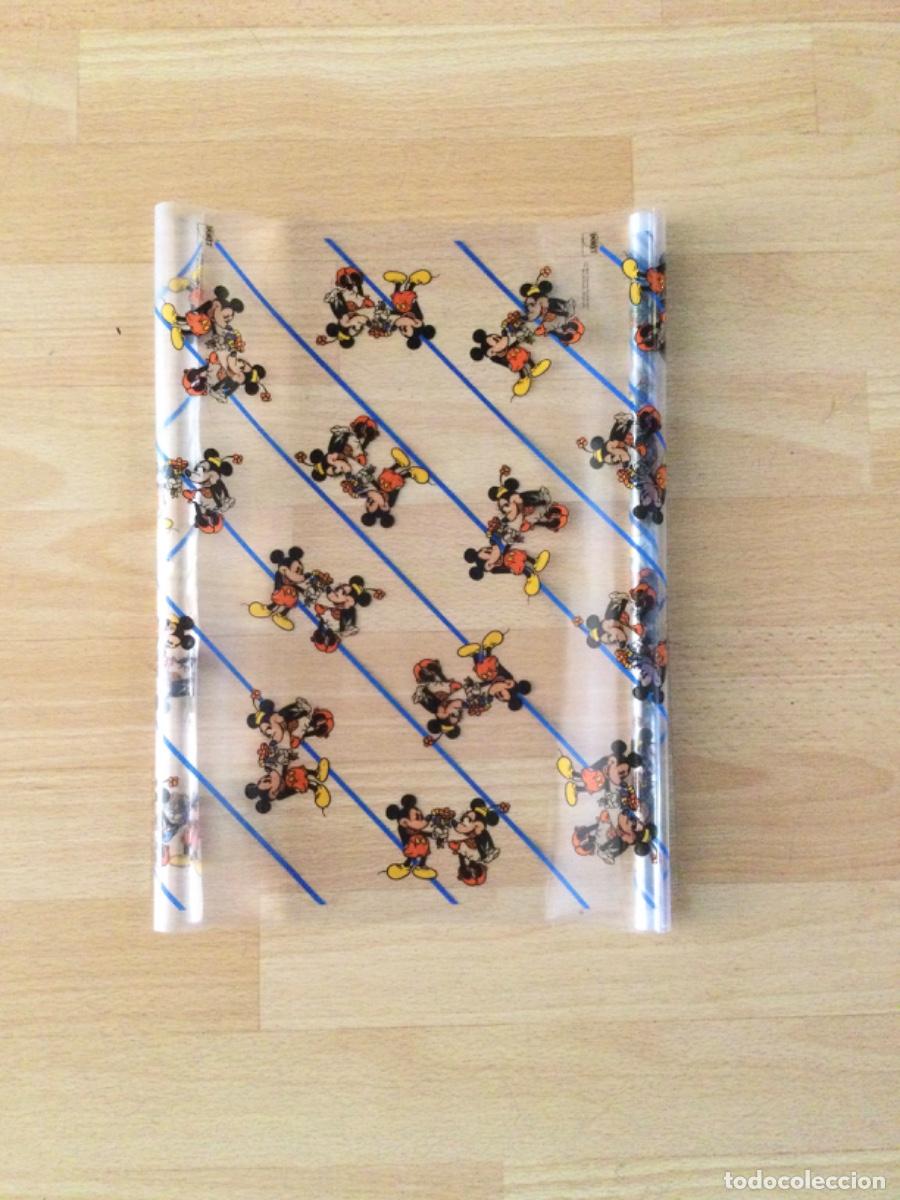 Libros: Rollo de plastico transparente con dibujos de Mickey y Mini Mouse. 2 x 0,36 mts. NUEVO - Foto 1