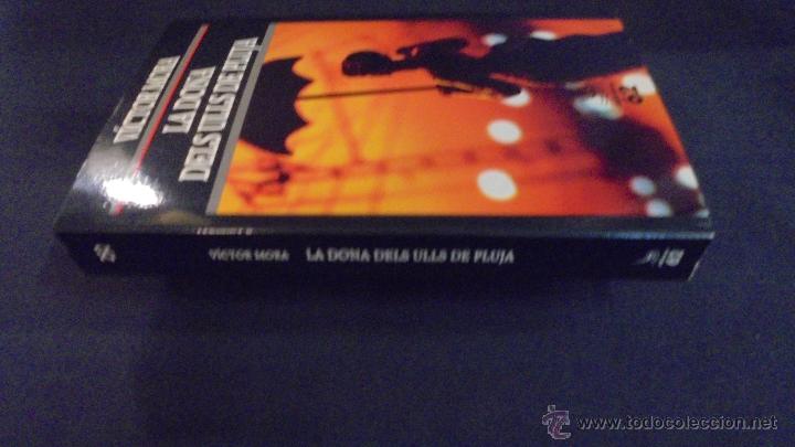 Libros: LA DONA DELS ULLS DE PLUJA - VICTOR MORA - EDICIONES 62 - 1993. - Foto 3