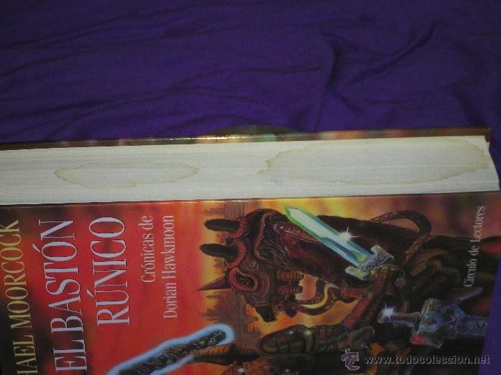 Libros: EL BASTON RUNICO - CRONICAS DE DORIAN HAWKMOON - ( MICHAEL MOORCOCK ) - Foto 2