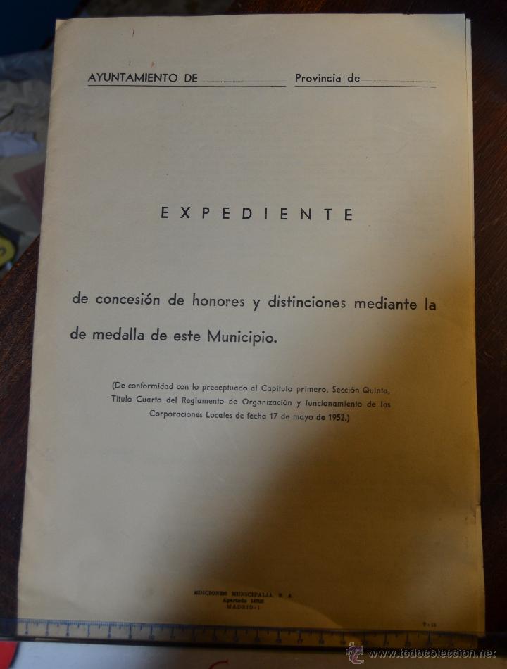 B&uuml;cher: FORMULARIO EXPEDIENTE DE CONCESION HONORES MEDIANTE LA MEDALLA DEL MUNICIPIO. MUNICIPALIA A&Ntilde;OS 50