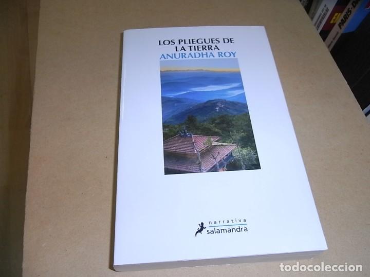 Libros: Anuradha Roy, Los pliegues de la tierra, Ed. Salamandra, 2011 - Foto 1