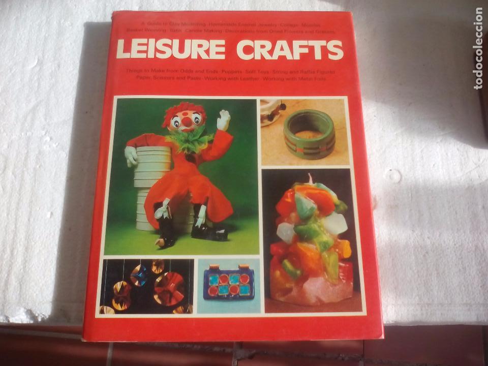 Libros: Leisure Crafts Hamlyn 1973 Libro de manualidades ingl&eacute;s,mobiles, mu&ntilde;ecas,velas flores piel,batik,...
