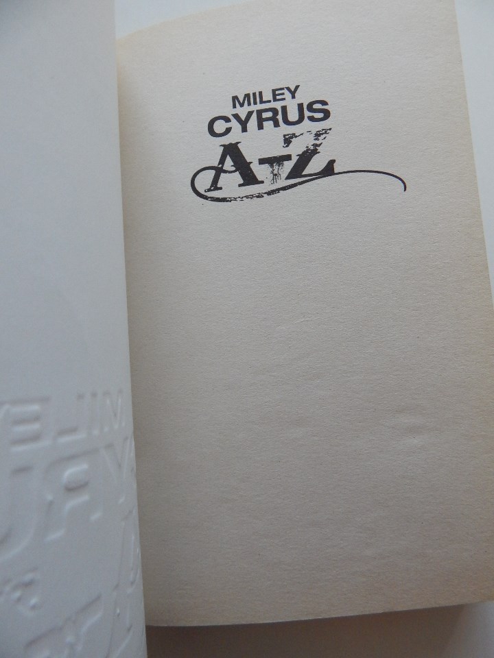 Libros: Miley Cyrus A-Z - Sarah Oliver, 2011 - Libro en ingl&eacute;s - Foto 4