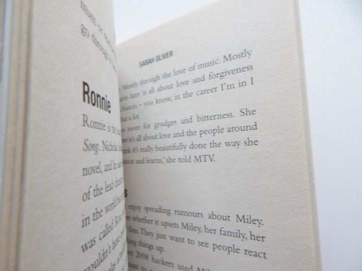 Libros: Miley Cyrus A-Z - Sarah Oliver, 2011 - Libro en ingl&eacute;s - Foto 8
