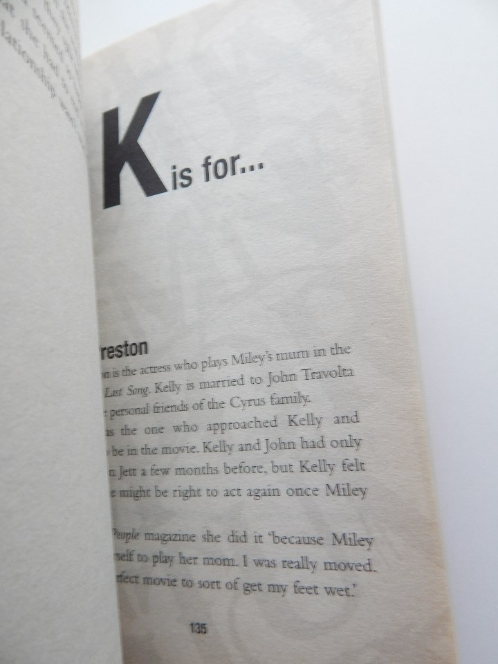 Libros: Miley Cyrus A-Z - Sarah Oliver, 2011 - Libro en ingl&eacute;s - Foto 8