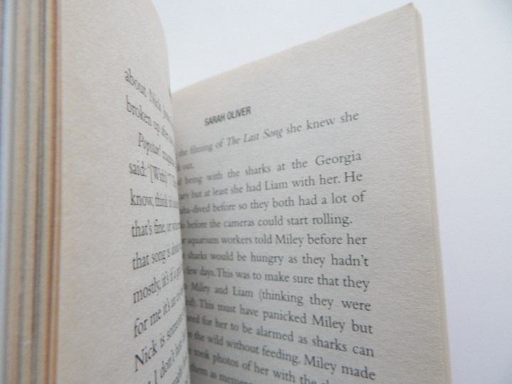 Libros: Miley Cyrus A-Z - Sarah Oliver, 2011 - Libro en ingl&eacute;s - Foto 7