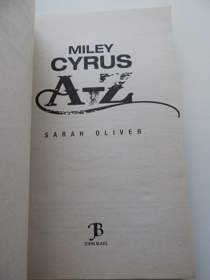 Libros: Miley Cyrus A-Z - Sarah Oliver, 2011 - Libro en ingl&eacute;s - Foto 4
