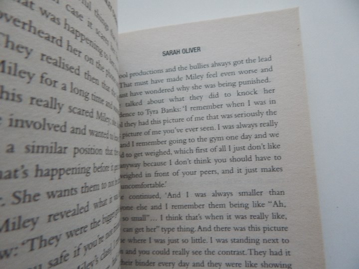 Libros: Miley Cyrus A-Z - Sarah Oliver, 2011 - Libro en ingl&eacute;s - Foto 8