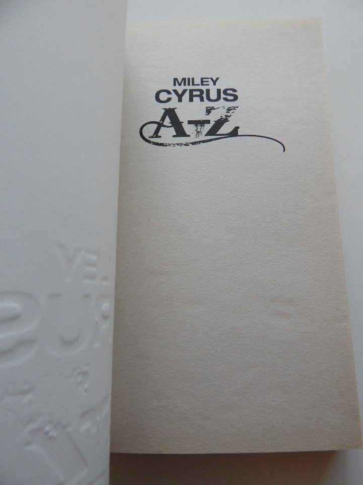 Libros: Miley Cyrus A-Z - Sarah Oliver, 2011 - Libro en ingl&eacute;s - Foto 3