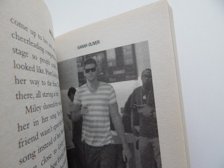 Libros: Miley Cyrus A-Z - Sarah Oliver, 2011 - Libro en ingl&eacute;s - Foto 8