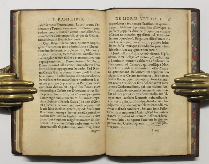 Libros: LIBER DE MORIBUS VETERUM GALLORUM. - RAM&Eacute;E, Pierre de la. PARIS, 1559. - Foto 3