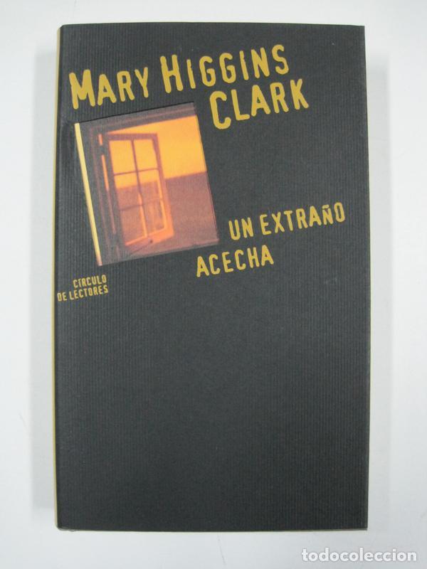 Libros: Un extra&ntilde;o acecha / Mary Higgins Clark - Foto 1