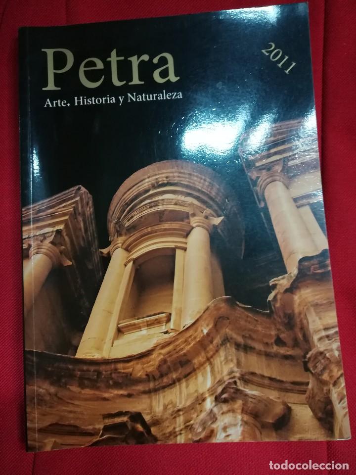 Libros: PETRA ,ARTE HISTORIA Y NATURALEZA, TRADUCCION NASSER OTHMAN,FOTOGRAFIA QASIM BDOUL.