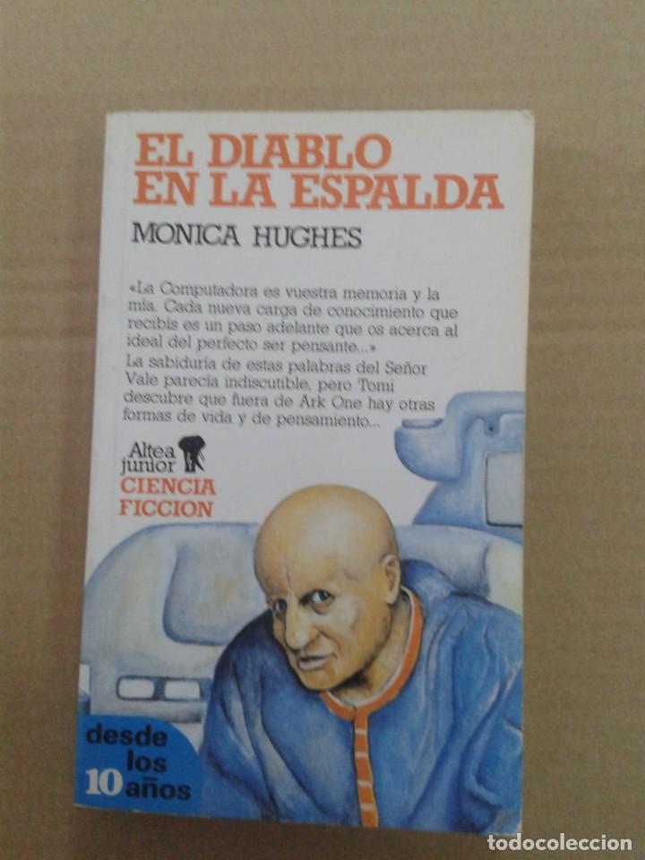 Libros: El Diablo en la espalda. Monica Hughes - Foto 1